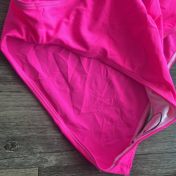 Colorblock One Piece Swimsuit | M 💓🦋🔆 - Picture 4 of 8